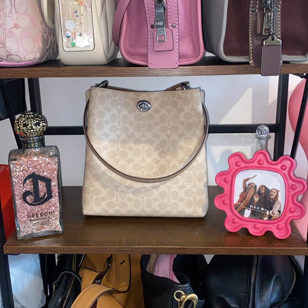 Coach Charlie Bucket shoulder Bag In Signature Canvas